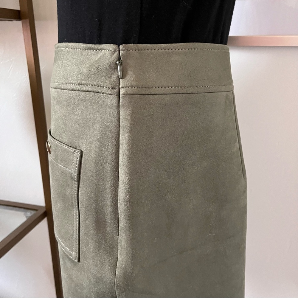LOFT Faux Suede Olive Green Skirt Snap Pockets Size 6 Fully Lined - Picture 3 of 8